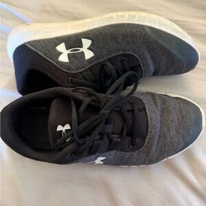 Women’s under armour sneakers, 8
